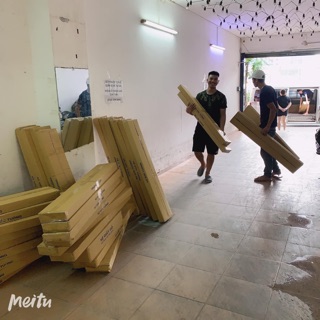 Kệ gỗ góc tường siêu tiện dụng