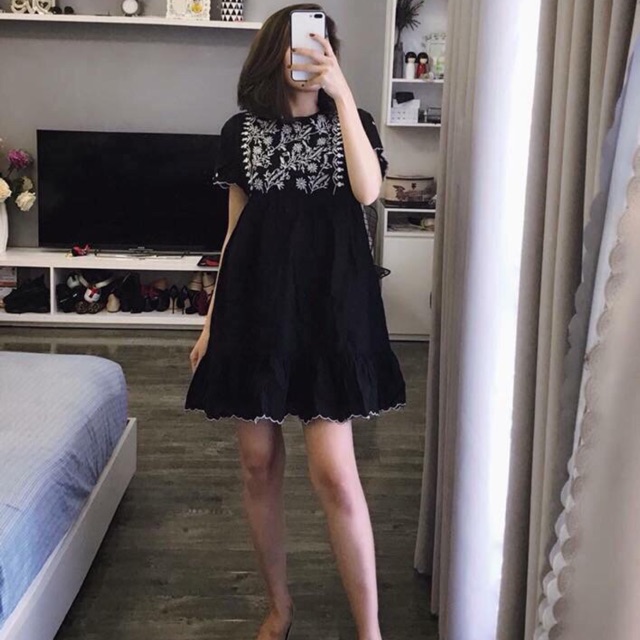 Váy Zara đen thêu hoa