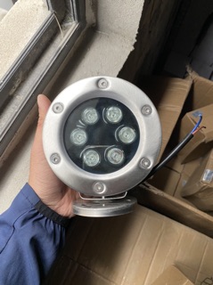 Đèn Led âm nước 6w chân đế chiếu sáng đài phun nước, hồ bơi bể tiểu cảnh hòn non bộ sân vườn cảnh quan