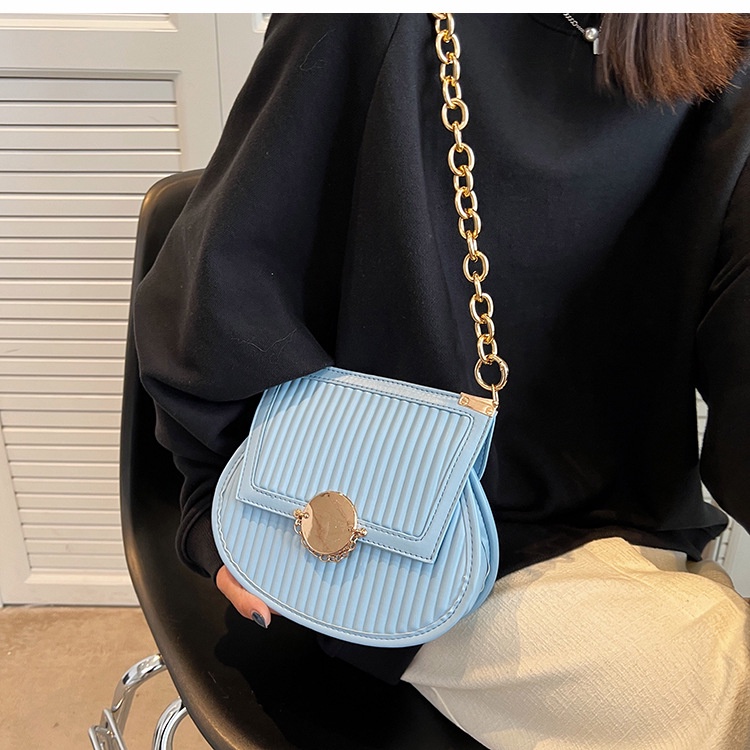 Túi đeo vai IELGY có dây xích dễ phối đồ thời trang cho phái nữ