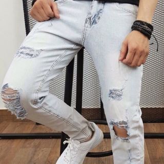 Quần jean nam rách bụi bặm