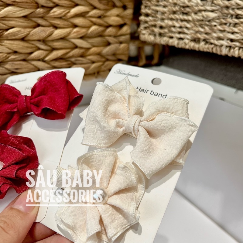 Sét hai chiếc kẹp tóc mái vải xốp viền bèo xinh xắn cho bé