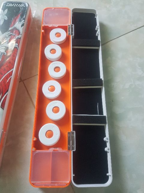 Hộp đựng phao + thẻo Daiwa