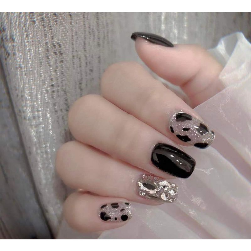 móng giả họa tiết bò sữa