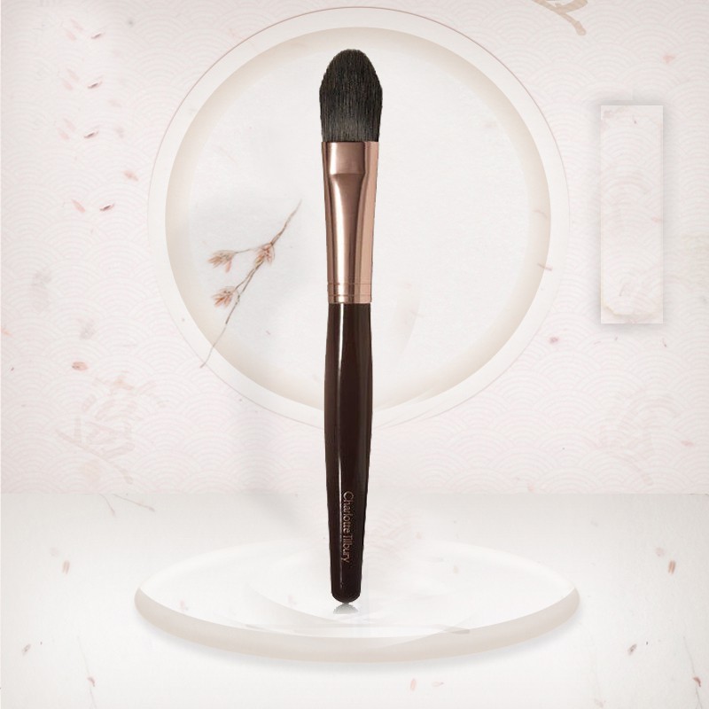 Cọ Trang Điểm Charlotte Tilbury Foundation Brush (Cọ Tán Kem Nền)