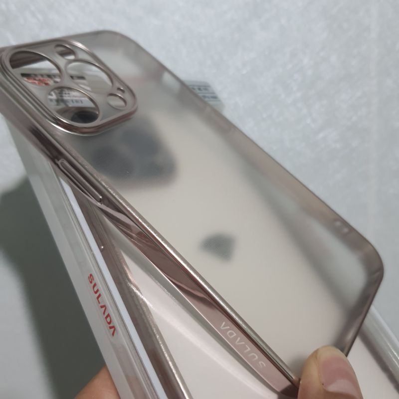 ốp sulada nhám viền màu Hồng cho iphone 13 pro , 13 pro max bảo vệ máy