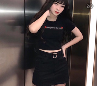 Áo croptop hoa hồng thêu