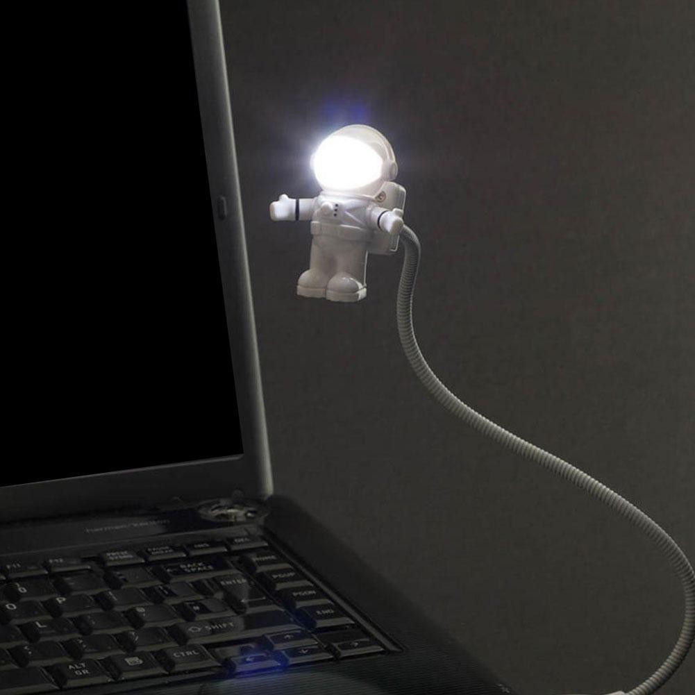 Đèn Led Usb Hình Nhà Du Hành Vũ Trụ W8t9