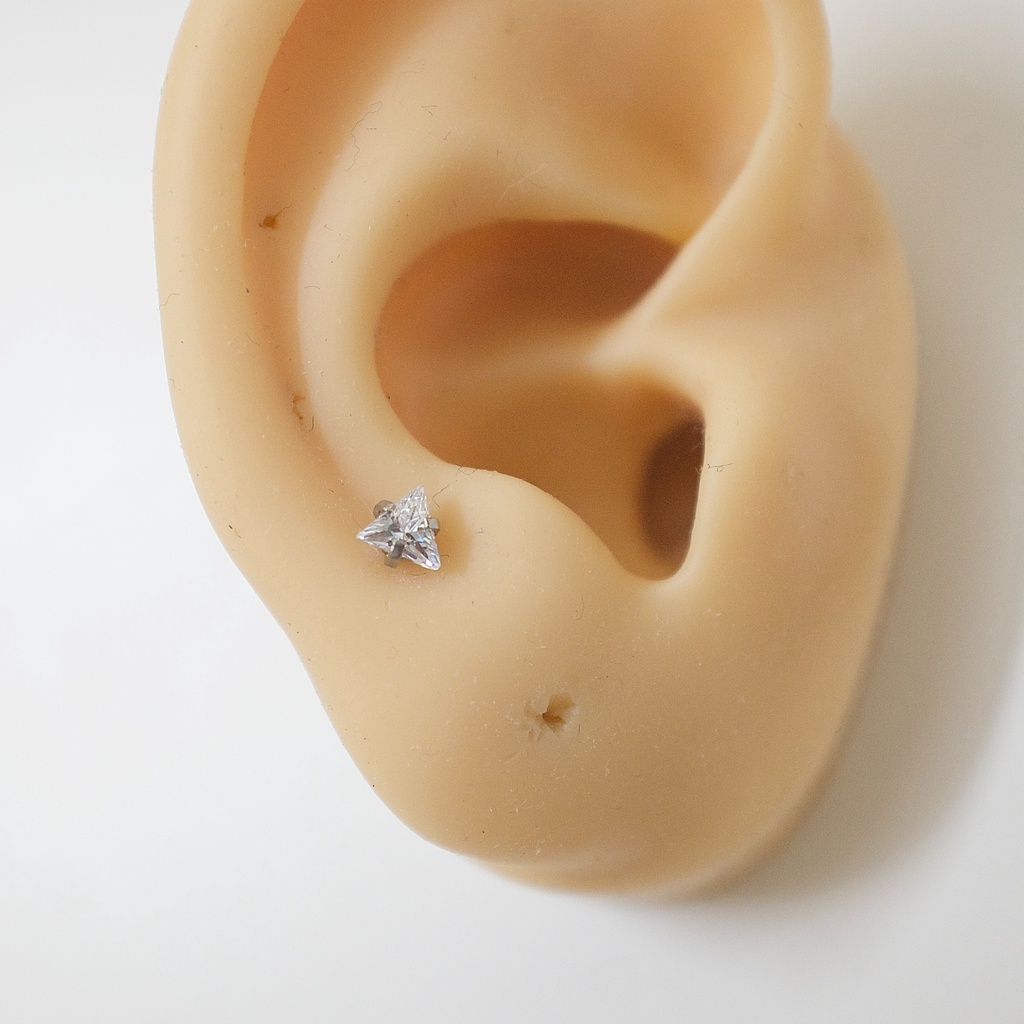 [1 Chiếc] Khuyên Tai Titan Đá Trắng Tam Giác Zircon Unisex Màu Bạc Đuôi Bi Không Gỉ Sét Không Ngứa Julies Box 66