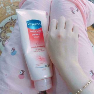 DƯỠNG TRẮNG DA VASELINE THÁI LAN 320ML