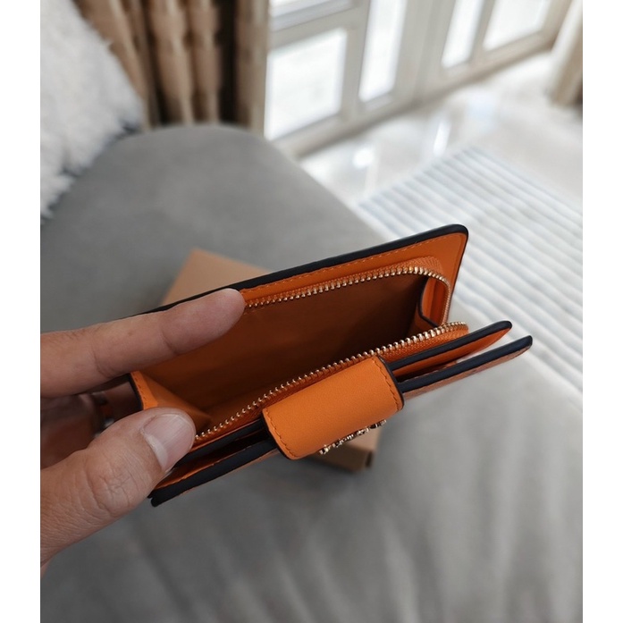 Ví Coach Medium hoạ tiết mới bắt mắt