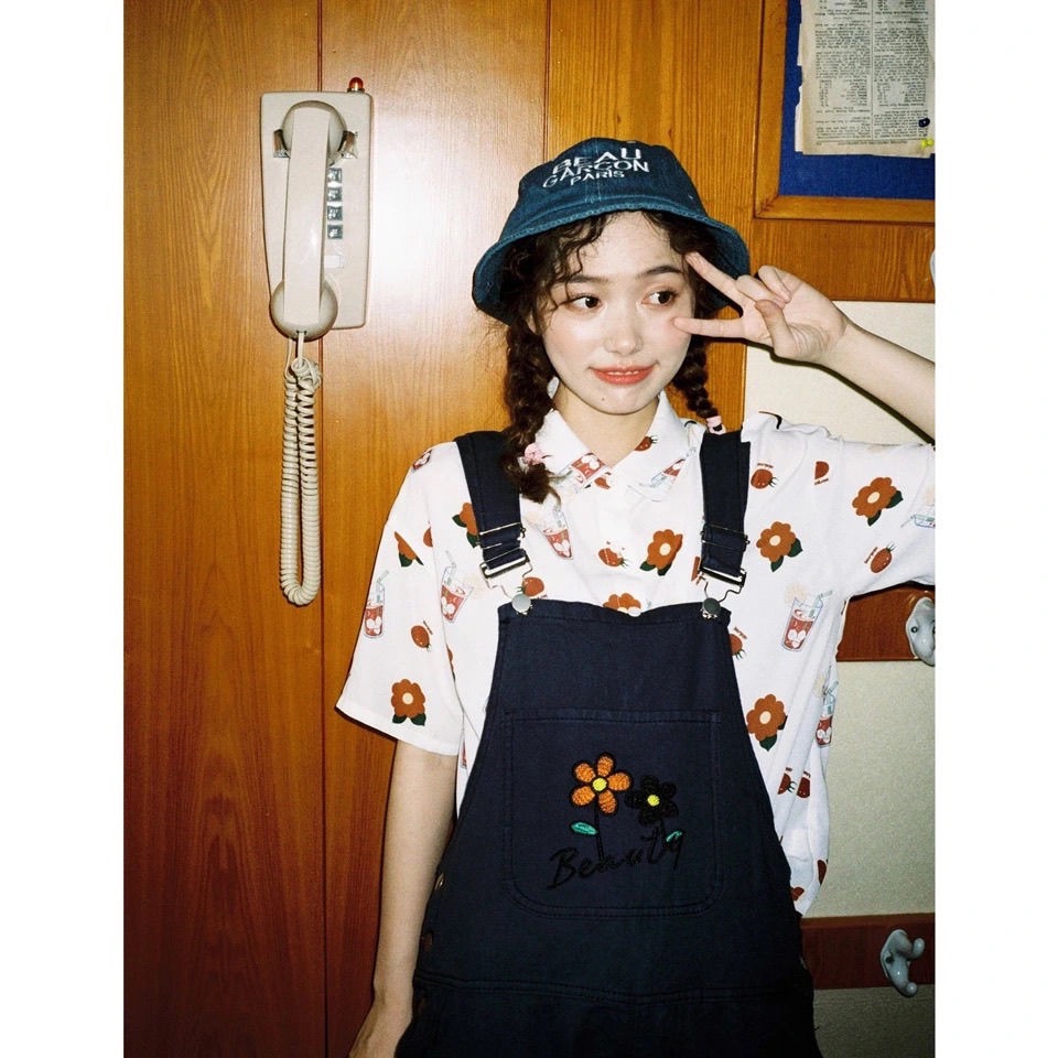 Áo Sơ Mi Tay Ngắn In Họa Tiết Phong Cách Hong Kong Cổ Điển Hàng Mới Dành Cho Bạn Nữ