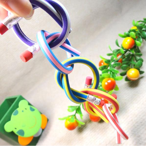 1 Bút Chì Mềm Dẻo Nhiều Màu Sắc Có Gôm Tẩy Dành Cho Trẻ Em