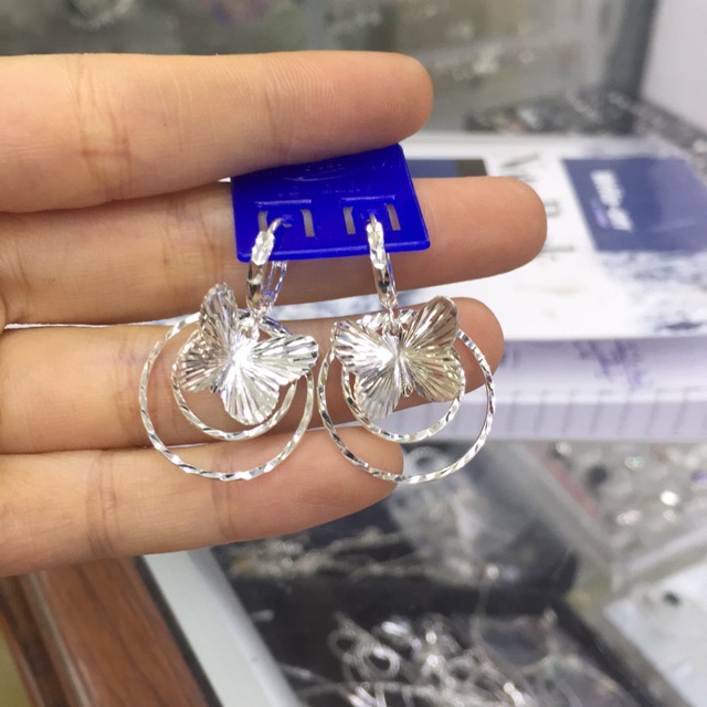 Khuyên tai treo bướm phay sáng bạc ta chuẩn