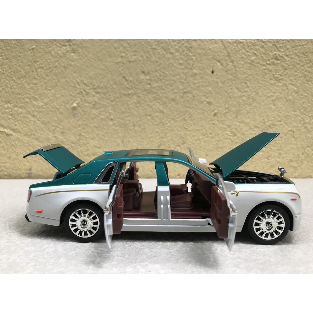 Mô hình xe Ô tô Rolls-Royce Phantom 2020 1:32