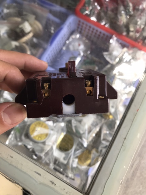 Role nhiệt ariston màu tím .   .