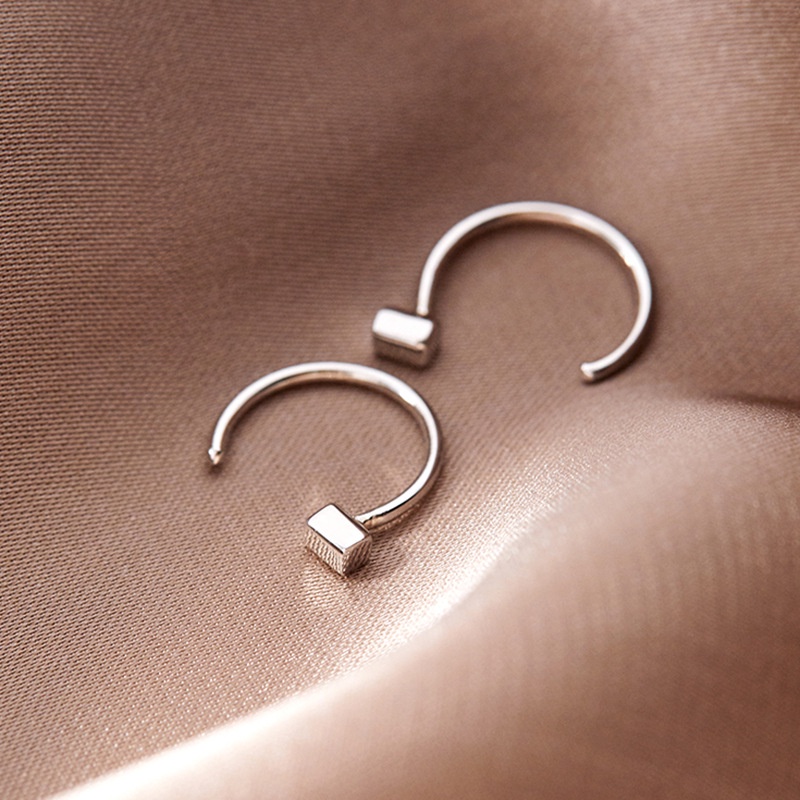 Khuyên Tai Vuông Nhỏ Phong Cách Hàn Quốc C315