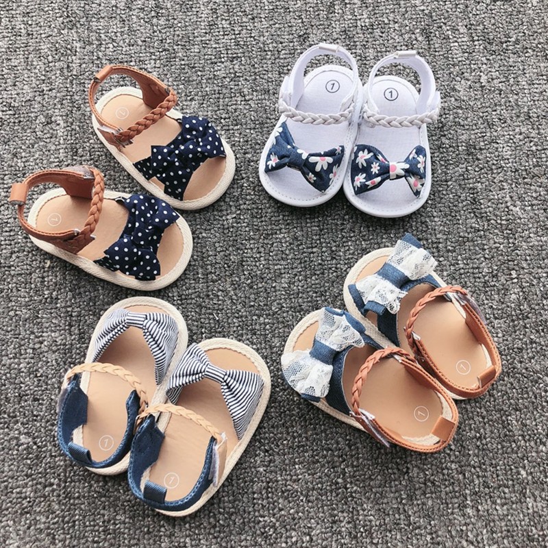 Giày sandal tập đi đính nơ xinh xắn cho bé gái