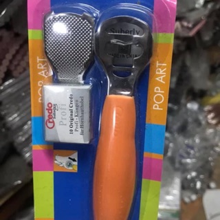 Cạo gót chân nâng niu gót sen hồng