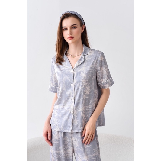 Bộ Pyjamas Nữ Mặc Nhà Áo Cộc Quần Dài Chất Liệu Lụa Màu Ghi In Họa Tiết Christian Grey LILAS BLANC