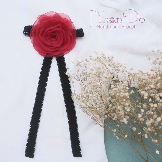 Hoa cài áo thủ công cao cấp- Nơ cài áo Hồng voan- Màu đỏ đô- size 9cm- Vải voan- Hoa vải Nhando Handmade