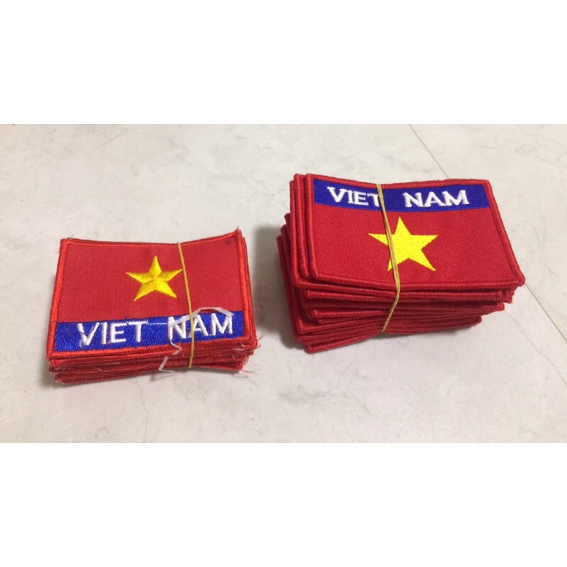 Cờ Việt Nam thêu