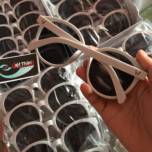 có sẵn Sỉ kính mắt mèo hot hit BẢN TO kính đi biển siêu hot | BigBuy360 - bigbuy360.vn