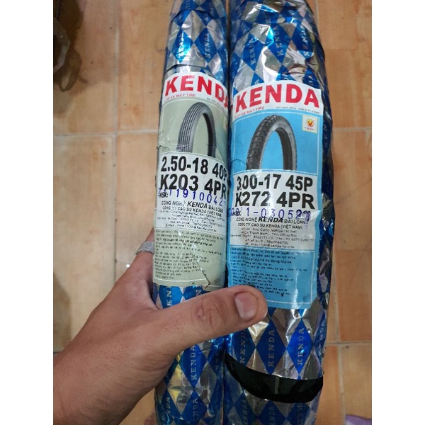 Cặp vỏ lốp xe win 100 , trước 2.50 - 18 , sau 300 -17