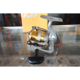 Máy câu cá Daiwa Sweepfire 2500 2B