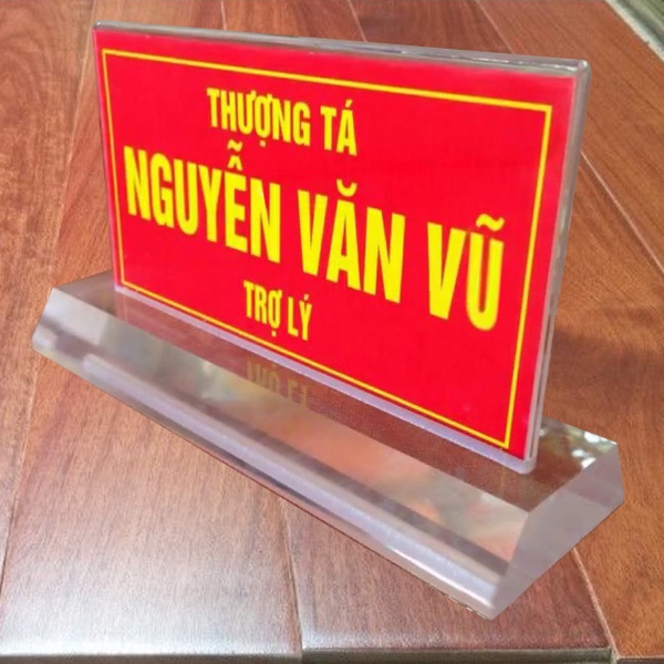 Kệ chức danh mica, biển bảng chức danh để bàn