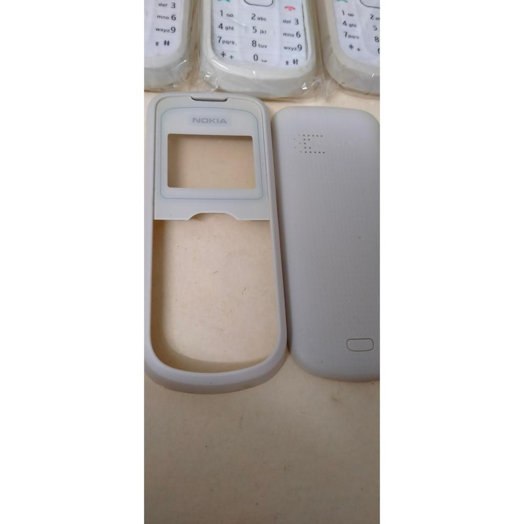 Vỏ Nokia 1202 có phím và không có khung sườn, mặt có màu trắng và màu đen, giá tốt nhất