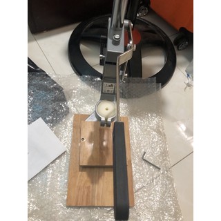 Máy dập bánh trung thu  ( có 2 tấm gỗ để giữ bàn dập và đựng bánh)