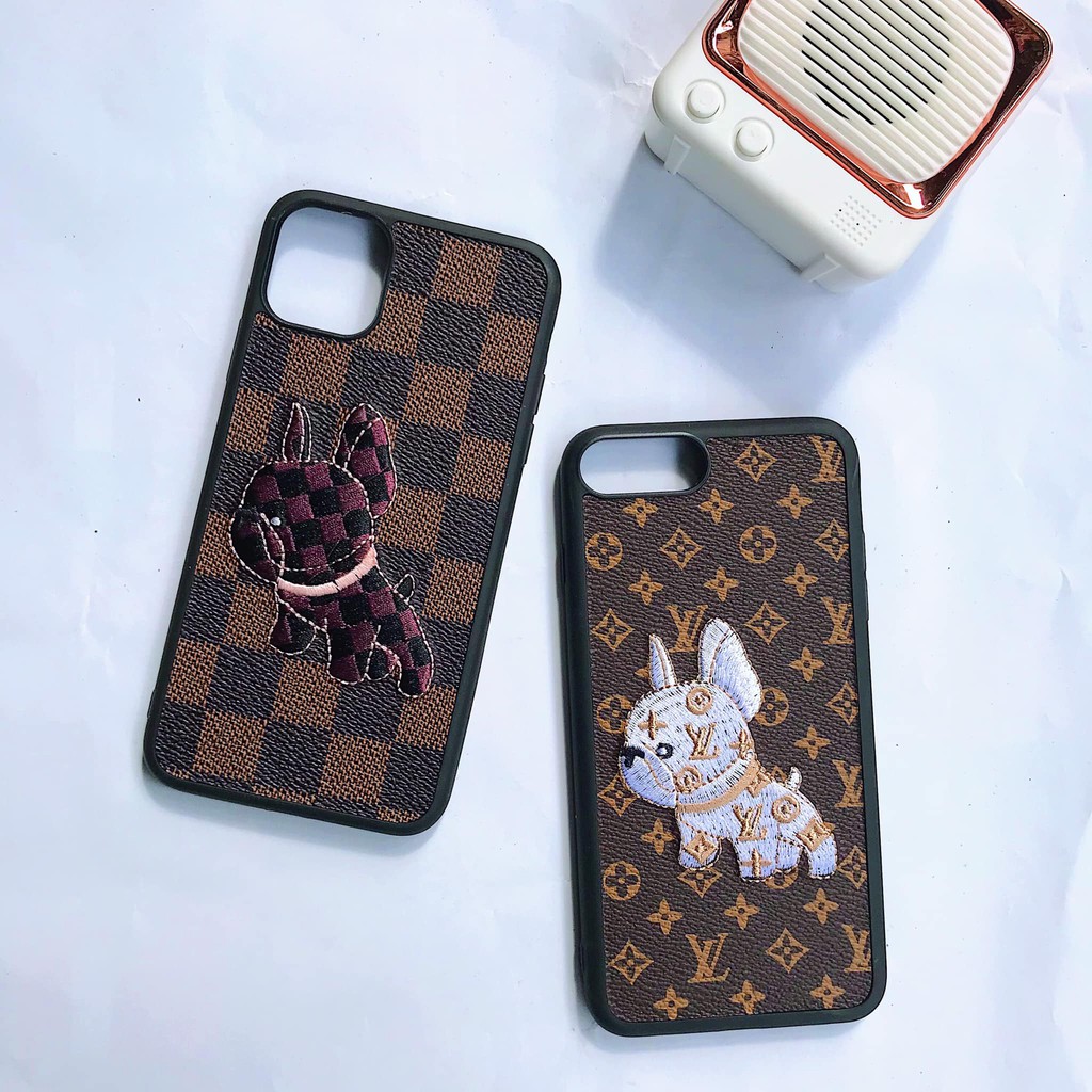 Ốp lưng iPhone LV chó Pug cao cấp lót nhung loại xịn