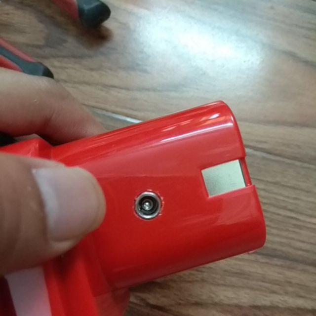 Đầu jack cái 5521 có mũ bảo vệ dùng gắn sạc cho hộp pin khoan/vit