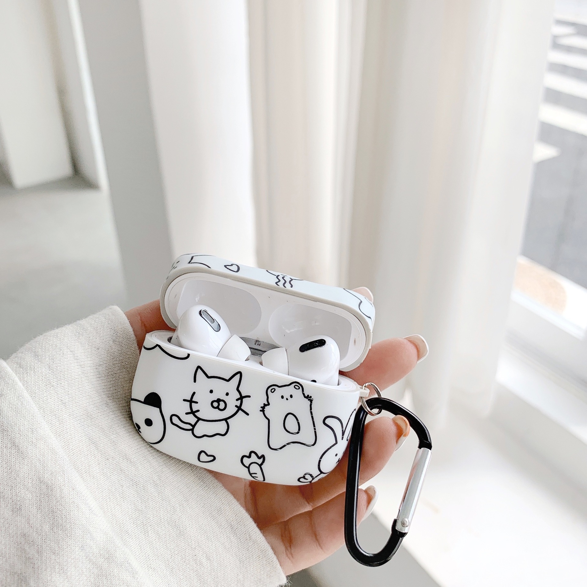 Ốp Bảo Vệ Hộp Đựng Tai Nghe Airpods 1 / 2 Hình Mèo Con Xinh Xắn | BigBuy360 - bigbuy360.vn