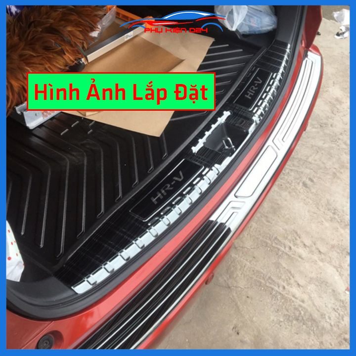 Ốp chống trầy cốp Honda HRV thép không gỉ vân titan bảo vệ xe chống va đập