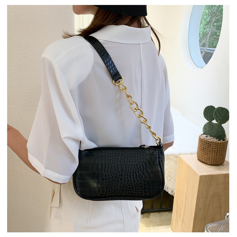 Túi kẹp nách dây da mix xích phong cách trẻ | BigBuy360 - bigbuy360.vn