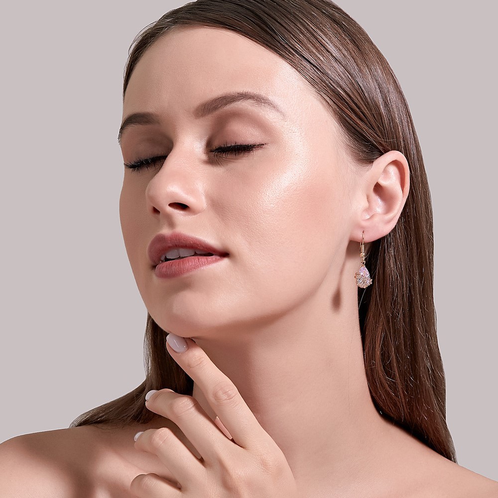 Khuyên Tai Hình Hoa Đính Đá Kim Cương Giả Sang Trọng