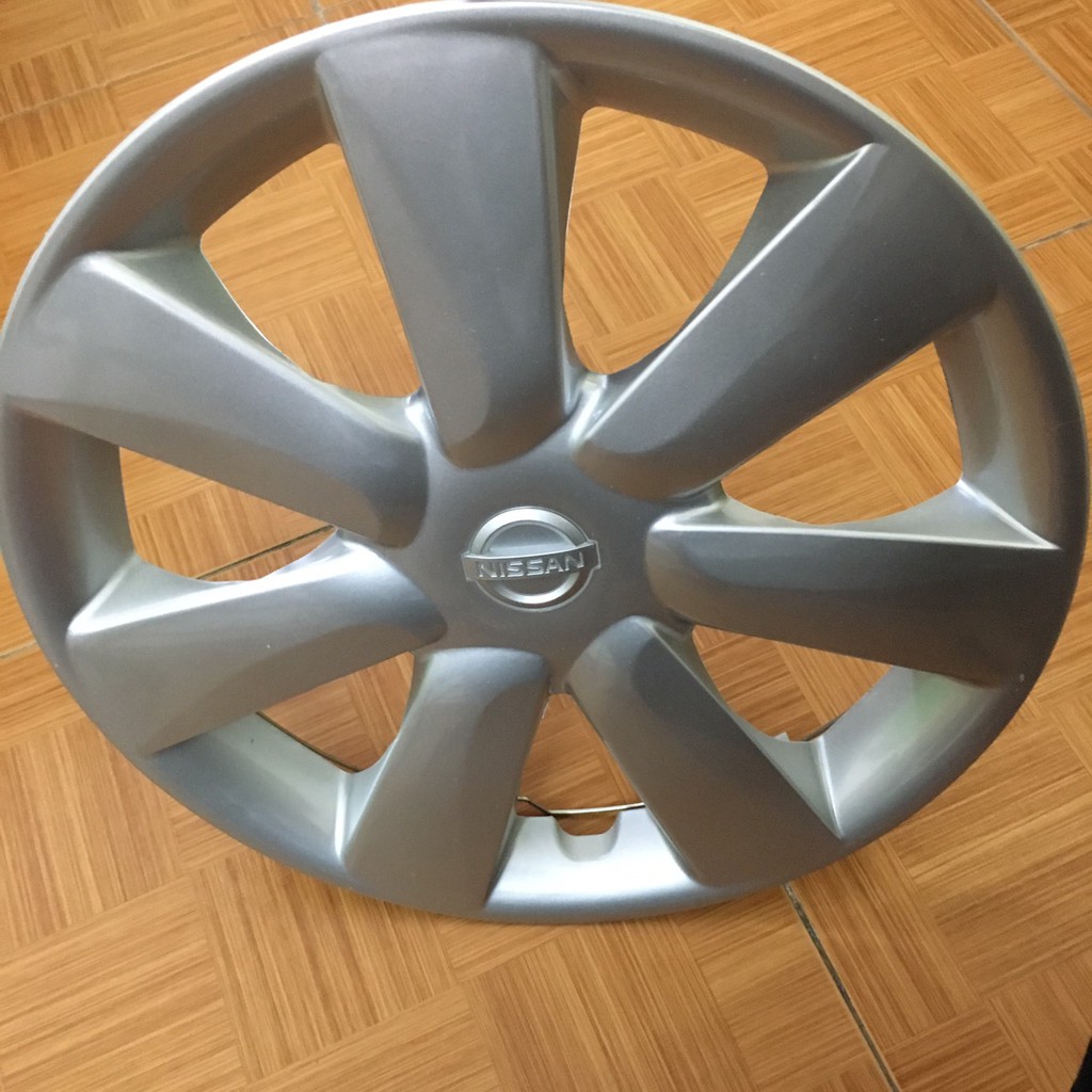 Ốp Mâm Lazang Giả Vành Cho Xe Nissan Sunny - 14inch Màu Bạc Sang Trọng