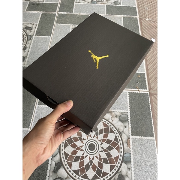 hộp carton giầy Jordan ép nhũ
