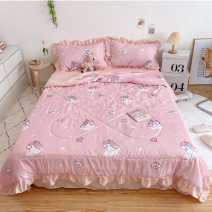 Sét Đũi Gồm Chăn Ga Gối Trần Viền Bèo HỌA TIẾT KÌ LÂN NỀN HỒNG.Cute Siêu Mềm Siêu Mát.Gagoievily
