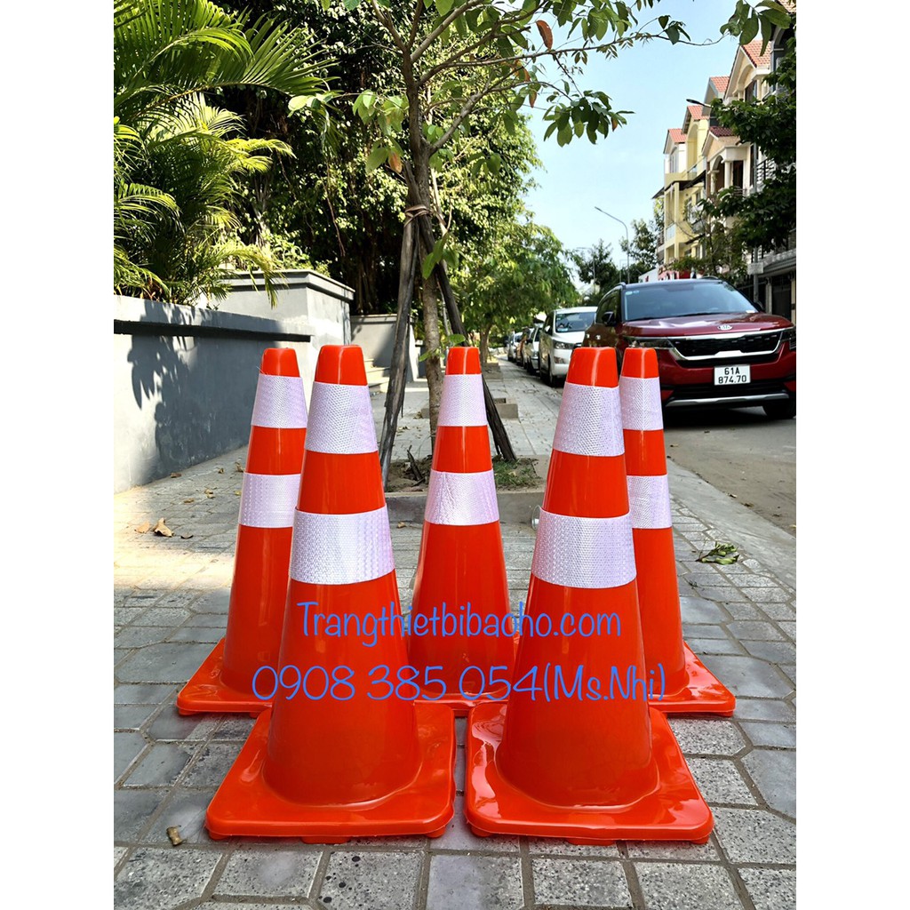 Cọc tiêu hình chóp siêu dẻo phản quang nhựa PVC cao 70cm- Hình thật
