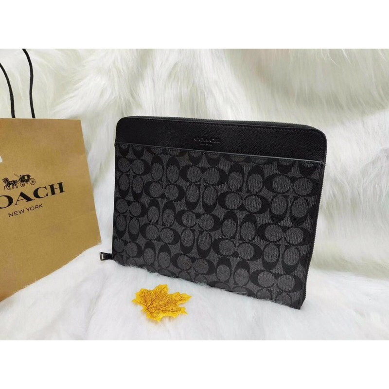 Clutch C0ACH đựng Ipad
