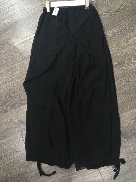 Quần suông xẻ vạt chun