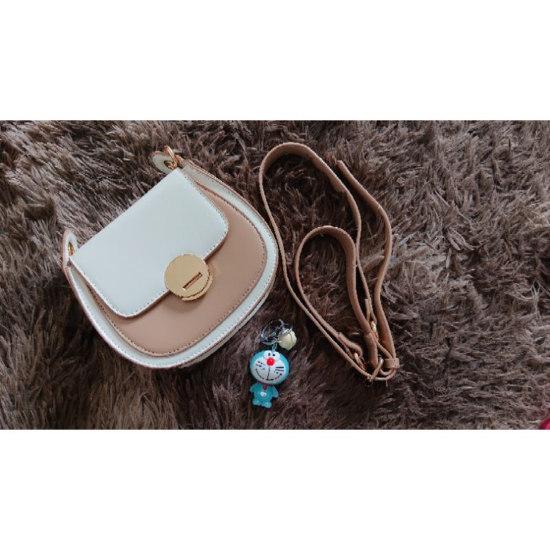 Túi đeo chéo khóa tròn