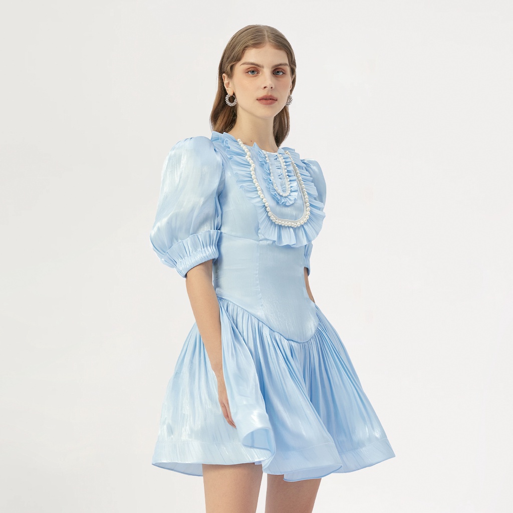DEAR JOSÉ - Đầm ngắn tay phồng bèo viền ngọc trai Miuccia vải organza xanh ánh kim