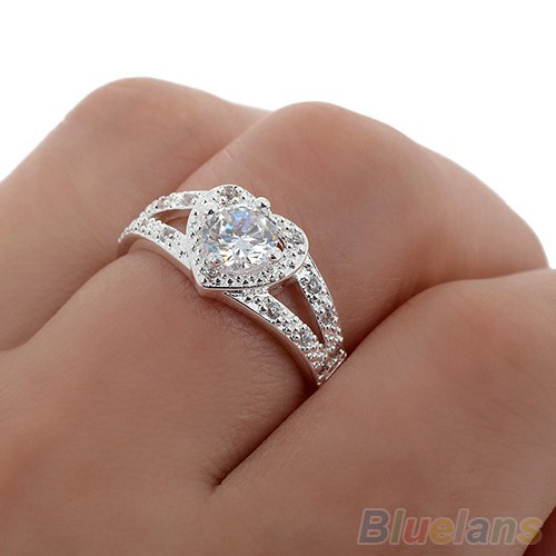 Nhẫn Cưới Bạc Hình Trái Tim Đính Pha Lê Size 8