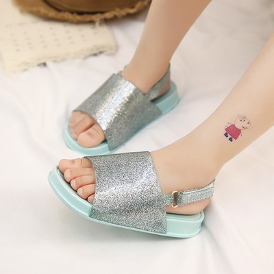 Dép quai hậu đi êm cho bé