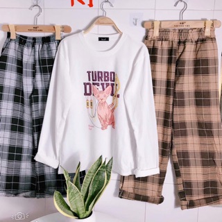 Set áo thun dài tay in sư tử + quần kẻ caro ống suông rộng