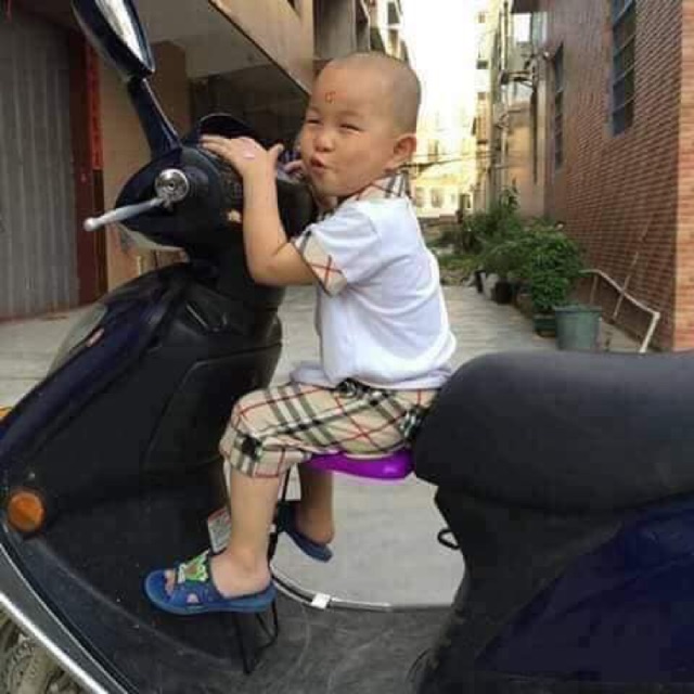 Ghế ngồi gấp gọn cho bé